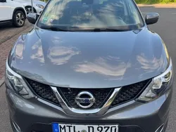 Grau Gebraucht 2016 Nissan Qashqai Tekna SUV | 11.000 € (Guter Preis)