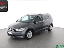 Grau Gebraucht 2018 VW Touran Van / Kleinbus | 23.640 € (Fairer Preis)