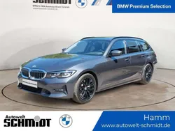 Mineralgrau metallic Gebraucht 2020 BMW 330 Sport Line Kombi | 31.240 € (Fairer Preis)