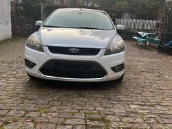 Weiß Gebraucht 2008 Ford Focus Limousine | 2.750 € (Fairer Preis)