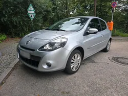 Silber Gebraucht 2009 Renault Clio II Kleinwagen | 2.250 € (Fairer Preis)