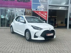 Weiss Gebraucht 2021 Toyota Yaris Comfort Limousine | 10.975 € (Fairer Preis)