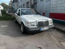 Weiß Gebraucht 1988 Mercedes E260 Limousine | 7.399 €