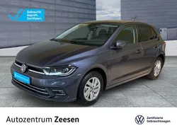 Rauchgrau (metallic) Gebraucht 2024 VW Polo Style Limousine | 23.590 € (Fairer Preis)