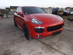 Rot Gebraucht 2015 Porsche Cayenne SUV | 32.900 € (Teuer)