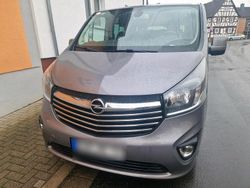 Silber Gebraucht 2017 Opel Vivaro Active Van / Kleinbus | 15.500 €