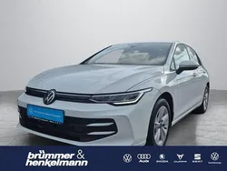 Weiß Gebraucht 2024 VW Golf VIII Life Limousine | 24.939 € (Fairer Preis)