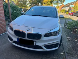 Weiß Gebraucht 2016 BMW 220 Gran Tourer Sport Line Van / Kleinbus | 12.999 € (Superpreis)