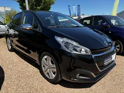 Schwarz Gebraucht 2019 Peugeot 208 Signature Sky Kleinwagen | 12.790 € (Etwas zu teuer)