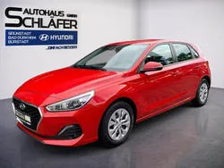 Rot Gebraucht 2018 Hyundai i30 Select Limousine | 11.480 € (Fairer Preis)