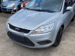 Grau Gebraucht 2011 Ford Focus Kombi | 3.900 € (Fairer Preis)