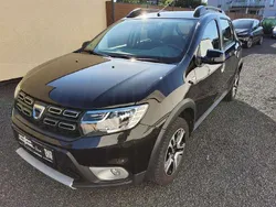 Perlmuttschwarz Gebraucht 2018 Dacia Sandero Celebration Kleinwagen | 8.980 € (Fairer Preis)