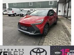 Karminarot mica / dach schwarz Gebraucht 2025 Toyota C-HR Team SUV | 41.960 € (Etwas zu teuer)