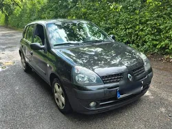 Schwarz Gebraucht 2003 Renault Clio II Kleinwagen | 800 € (Fairer Preis)