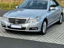 Silber Gebraucht 2009 Mercedes E250 Limousine | 12.000 € (Fairer Preis)