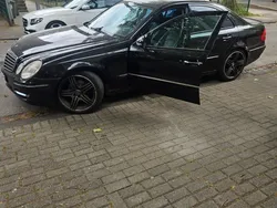 Schwarz Gebraucht 2006 Mercedes E320 Avantgarde Limousine | 3.999 €