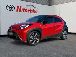 Chili red perleffekt/ night sky black Gebraucht 2023 Toyota Aygo X-plore Kleinwagen | 19.990 € (Etwas zu teuer)