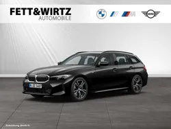 Saphirschwarz metallic Gebraucht 2024 BMW 330 M Sport Kombi | 37.777 € (Superpreis)