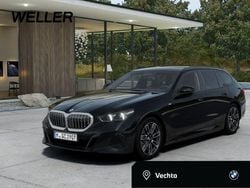 Black sapphire (schwarz) Gebraucht 2025 BMW 520 M Sport Kombi | 47.990 € (Superpreis)