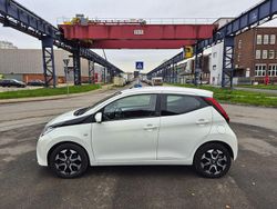 Weiß Gebraucht 2021 Toyota Aygo X-play Kleinwagen | 9.790 € (Fairer Preis)