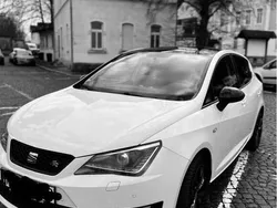 Weiß Gebraucht 2016 Seat Ibiza ST FR Kombi | 9.400 € (Etwas zu teuer)