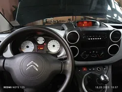 Schwarz Gebraucht 2013 Citroën Berlingo Attraction Van / Kleinbus | 5.690 € (Fairer Preis)