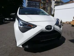 Solid white Gebraucht 2019 Toyota Aygo Kleinwagen | 7.650 € (Guter Preis)
