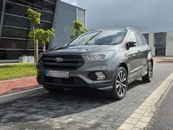 Grau Gebraucht 2019 Ford Kuga ST-Line SUV | 18.099 € (Fairer Preis)