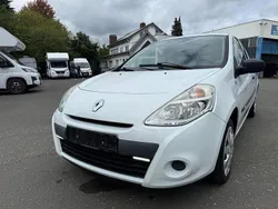 Weiß Gebraucht 2012 Renault Clio III Limousine | 2.899 € (Guter Preis)