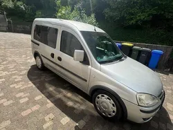 Silber Gebraucht 2010 Opel Combo Van / Kleinbus | 1.870 €