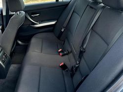 Silber Gebraucht 2008 BMW 318 Limousine | 3.000 €