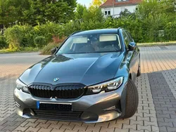 Grau Gebraucht 2020 BMW 318 Kombi | 19.200 € (Guter Preis)