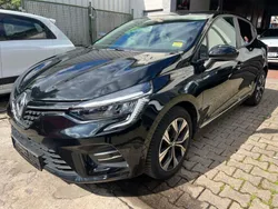 Schwarz Gebraucht 2023 Renault Clio V Evolution Limousine | 15.990 € (Guter Preis)