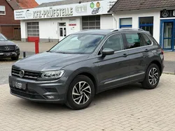 Grau Gebraucht 2018 VW Tiguan SUV | 20.879 € (Etwas zu teuer)