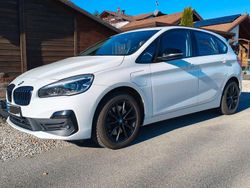 Weiß Gebraucht 2019 BMW 225 Active Tourer iPerformance Van / Kleinbus | 15.990 € (Guter Preis)