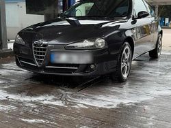 Grau Gebraucht 2007 Alfa Romeo 147 Kleinwagen | 4.000 €
