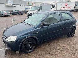Blau Gebraucht 2001 Opel Corsa Kleinwagen | 2.200 € (Etwas zu teuer)
