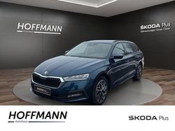 Lavablau metallic Gebraucht 2021 Skoda Octavia Clever Kombi | 24.590 € (Etwas zu teuer)