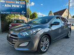 Grau Gebraucht 2016 Hyundai i30 Passion Kombi | 10.999 € (Fairer Preis)