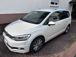Weiß Gebraucht 2017 VW Touran Highline Van / Kleinbus | 22.200 € (Guter Preis)
