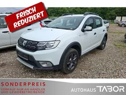 Gletscherweiss Gebraucht 2017 Dacia Sandero Celebration Kleinwagen | 6.385 € (Guter Preis)