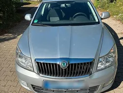 Silber Gebraucht 2010 Skoda Octavia Limousine | 5.900 € (Superpreis)