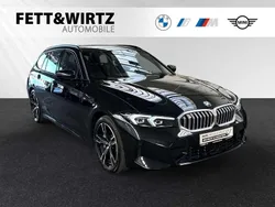 Saphirschwarz metallic Gebraucht 2024 BMW 330 M Sport Kombi | 39.880 €