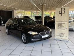 Black sapphire metallic Gebraucht 2011 BMW 520 Kombi | 11.900 € (Guter Preis)