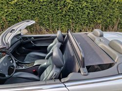 Silber Gebraucht 2003 Mercedes 230 Cabrio | 9.000 €