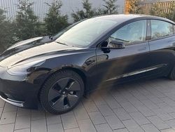 Schwarz Gebraucht 2022 Tesla Model 3 Standard Range Plus Limousine | 27.850 € (Etwas zu teuer)