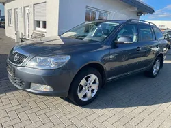 Grau Gebraucht 2010 Skoda Octavia Elegance Kombi | 3.999 € (Fairer Preis)