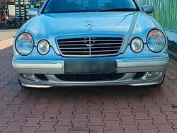 Silber Gebraucht 2001 Mercedes E200 Avantgarde Limousine | 5.750 €