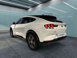 Weiß Gebraucht 2022 Ford Mustang Mach-E SUV | 36.899 € (Fairer Preis)