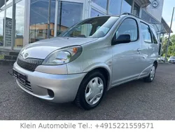 Silber Gebraucht 2001 Toyota Yaris Verso Van / Kleinbus | 2.799 € (Fairer Preis)